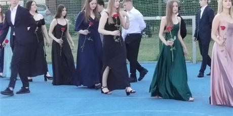 Powiększ grafikę: ostatni-bal-osmoklasistow-niezapomniany-wieczor-pelen-emocji-628271.jpg