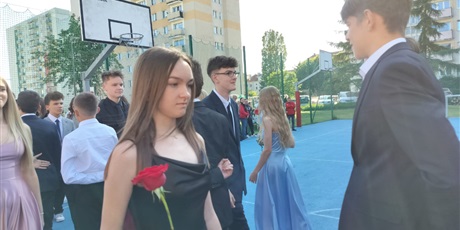 Powiększ grafikę: ostatni-bal-osmoklasistow-niezapomniany-wieczor-pelen-emocji-628286.jpg