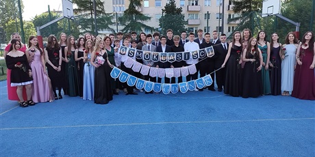 Powiększ grafikę: ostatni-bal-osmoklasistow-niezapomniany-wieczor-pelen-emocji-628302.jpg