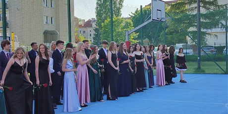 Powiększ grafikę: ostatni-bal-osmoklasistow-niezapomniany-wieczor-pelen-emocji-628304.jpg