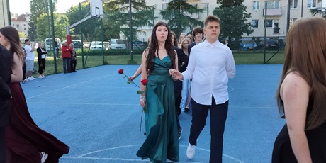 Powiększ grafikę: ostatni-bal-osmoklasistow-niezapomniany-wieczor-pelen-emocji-628323.jpg