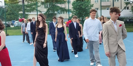 Powiększ grafikę: polonez-klas-osmych-2026-694822.jpg