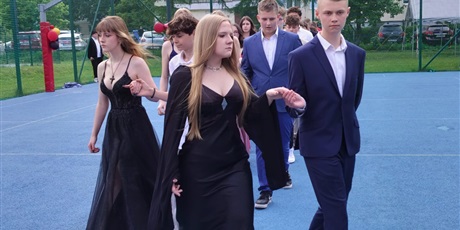 Powiększ grafikę: polonez-klas-osmych-2026-694824.jpg