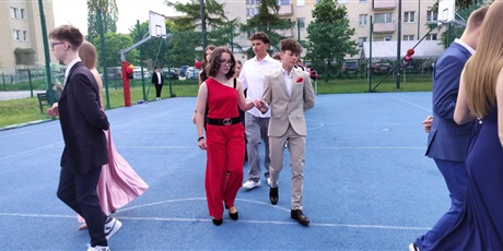 Powiększ grafikę: polonez-klas-osmych-2026-694826.jpg
