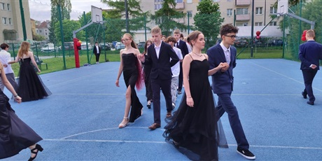 Powiększ grafikę: polonez-klas-osmych-2026-694827.jpg