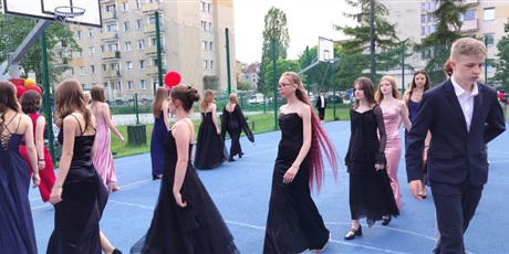 Powiększ grafikę: polonez-klas-osmych-2026-694832.jpg