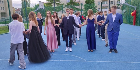 Powiększ grafikę: polonez-klas-osmych-2026-694834.jpg