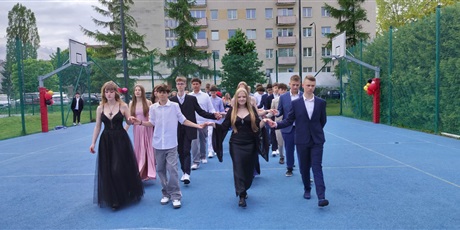 Powiększ grafikę: polonez-klas-osmych-2026-694842.jpg