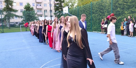 Powiększ grafikę: polonez-klas-osmych-2026-694848.jpg