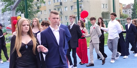 Powiększ grafikę: polonez-klas-osmych-2026-694852.jpg