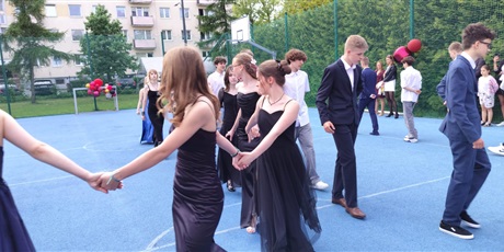Powiększ grafikę: polonez-klas-osmych-2026-694860.jpg