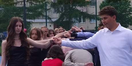 Powiększ grafikę: polonez-klas-osmych-2026-694861.jpg