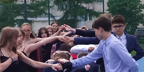 Powiększ grafikę: polonez-klas-osmych-2026-694863.jpg