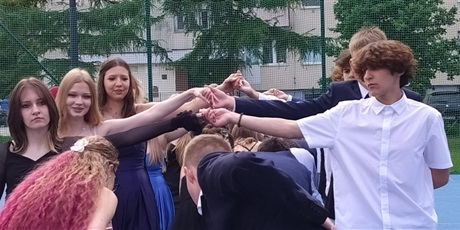 Powiększ grafikę: polonez-klas-osmych-2026-694865.jpg