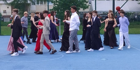 Powiększ grafikę: polonez-klas-osmych-2026-694871.jpg