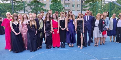 Powiększ grafikę: polonez-klas-osmych-2026-694874.jpg