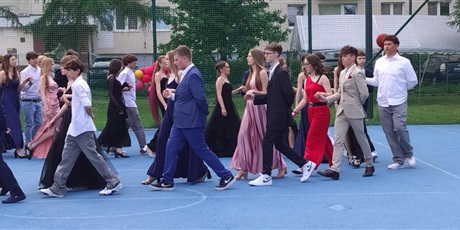Powiększ grafikę: polonez-klas-osmych-2026-694880.jpg