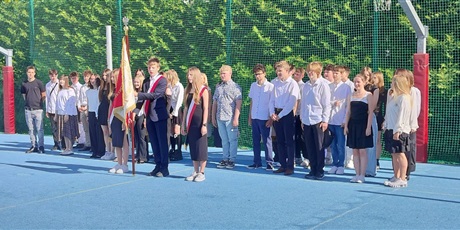 Powiększ grafikę: pozegnanie-absolwentow-szkoly-705956.jpg