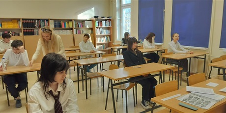 Powiększ grafikę: probny-egzamin-osmoklasisty-w-naszej-szkole-679944.jpg