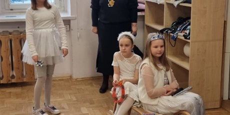 Powiększ grafikę: przedstawienie-swietlicowe-rady-na-bezpieczne-ferie-670505.jpg