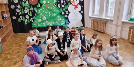 Powiększ grafikę: przedstawienie-swietlicowe-rady-na-bezpieczne-ferie-670521.jpg