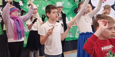 Powiększ grafikę: przedstawienie-swietlicowe-rady-na-bezpieczne-ferie-670530.jpg