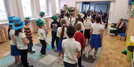 Powiększ grafikę: przedstawienie-swietlicowe-rady-na-bezpieczne-ferie-670531.jpg