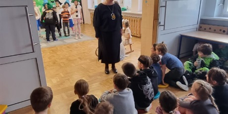 Powiększ grafikę: przedstawienie-swietlicowe-rady-na-bezpieczne-ferie-670540.jpg