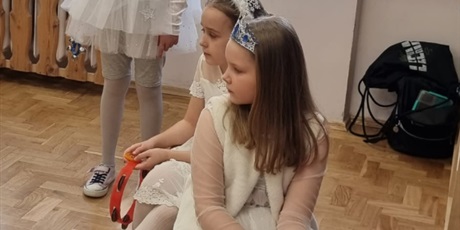 Powiększ grafikę: przedstawienie-swietlicowe-rady-na-bezpieczne-ferie-670544.jpg