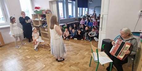 Powiększ grafikę: przedstawienie-swietlicowe-rady-na-bezpieczne-ferie-670545.jpg