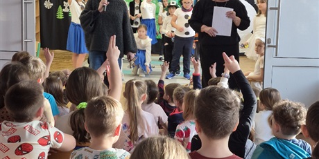 Powiększ grafikę: przedstawienie-swietlicowe-rady-na-bezpieczne-ferie-670568.jpg