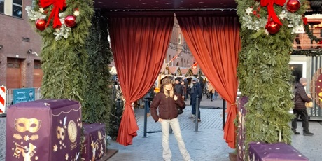 Powiększ grafikę: przedswiateczne-wyjscie-7b-668477.jpg