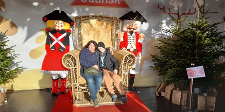 Powiększ grafikę: przedswiateczne-wyjscie-7b-668480.jpg