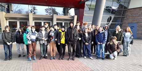 Powiększ grafikę: przedswiateczne-wyjscie-7b-668484.jpg