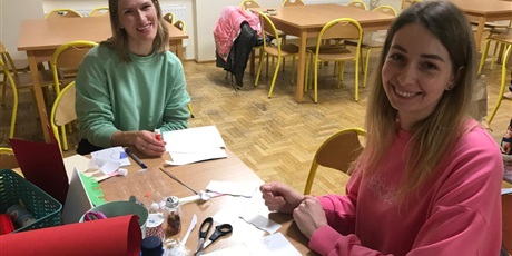 Powiększ grafikę: rodzinne-warsztaty-tworzenia-kartek-swiatecznych-664343.jpg