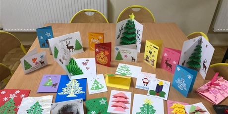 Rodzinne warsztaty tworzenia kartek świątecznych