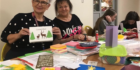 Powiększ grafikę: rodzinne-warsztaty-tworzenia-kartek-swiatecznych-664347.jpg