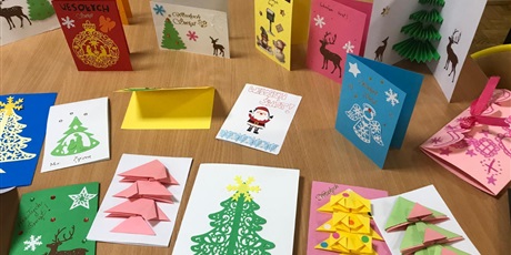 Powiększ grafikę: rodzinne-warsztaty-tworzenia-kartek-swiatecznych-664348.jpg