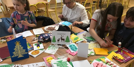 Powiększ grafikę: rodzinne-warsztaty-tworzenia-kartek-swiatecznych-664349.jpg