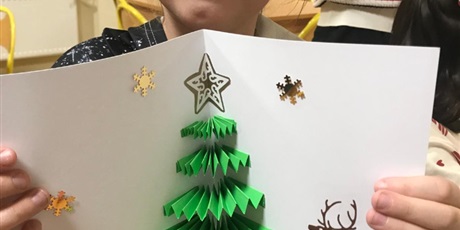 Powiększ grafikę: rodzinne-warsztaty-tworzenia-kartek-swiatecznych-664354.jpg