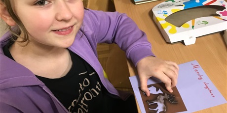 Powiększ grafikę: rodzinne-warsztaty-tworzenia-kartek-swiatecznych-664358.jpg