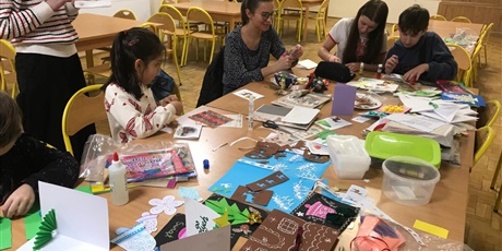 Powiększ grafikę: rodzinne-warsztaty-tworzenia-kartek-swiatecznych-664360.jpg