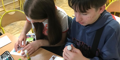 Powiększ grafikę: rodzinne-warsztaty-tworzenia-kartek-swiatecznych-664361.jpg