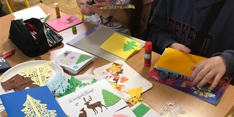 Powiększ grafikę: rodzinne-warsztaty-tworzenia-kartek-swiatecznych-664362.jpg