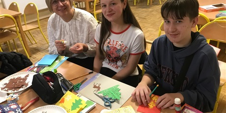 Powiększ grafikę: rodzinne-warsztaty-tworzenia-kartek-swiatecznych-664367.jpg