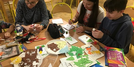 Powiększ grafikę: rodzinne-warsztaty-tworzenia-kartek-swiatecznych-664370.jpg