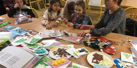 Powiększ grafikę: rodzinne-warsztaty-tworzenia-kartek-swiatecznych-664375.jpg