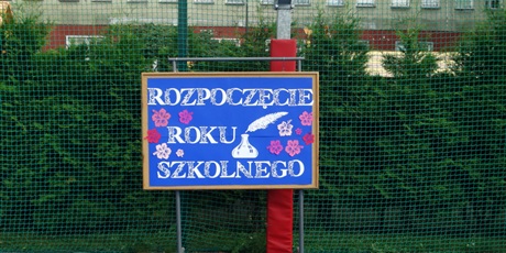 Powiększ grafikę: rozpoczecie-roku-szkolnego-371258.jpg