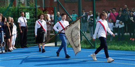 Powiększ grafikę: rozpoczecie-roku-szkolnego-371263.jpg