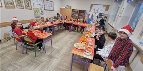 Powiększ grafikę: swiateczna-atmosfera-w-klasach-wigilie-klasowe-667227.jpg